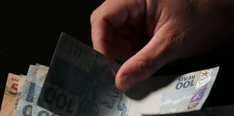 Correntistas resgatam R$ 900 mil esquecidos em bancos, segundo BC