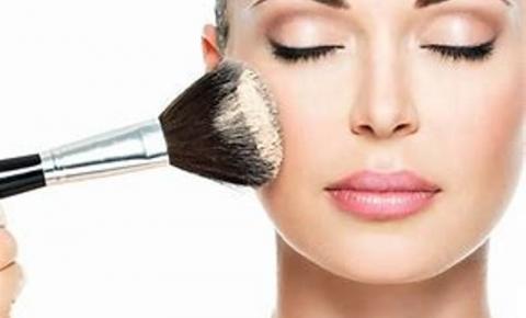 8 doenças que você pode pegar por compartilhar maquiagem