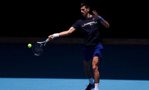 Djokovic lamenta erros no pedido de visto para entrar na Austrália