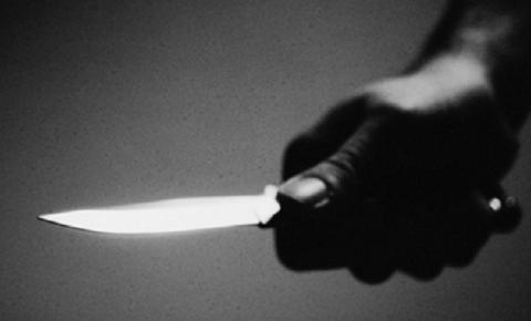 Em poder de um facão, homem assalta mulher no bairro Esplanada 